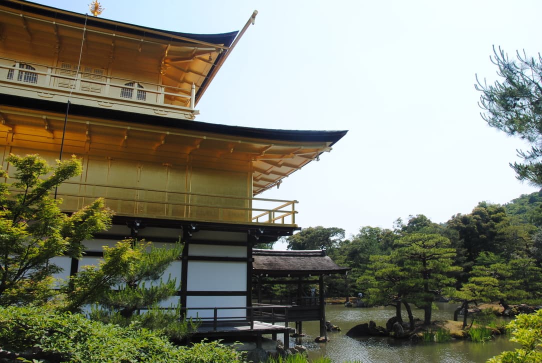 primo piano sulla struttura del kinkakuji