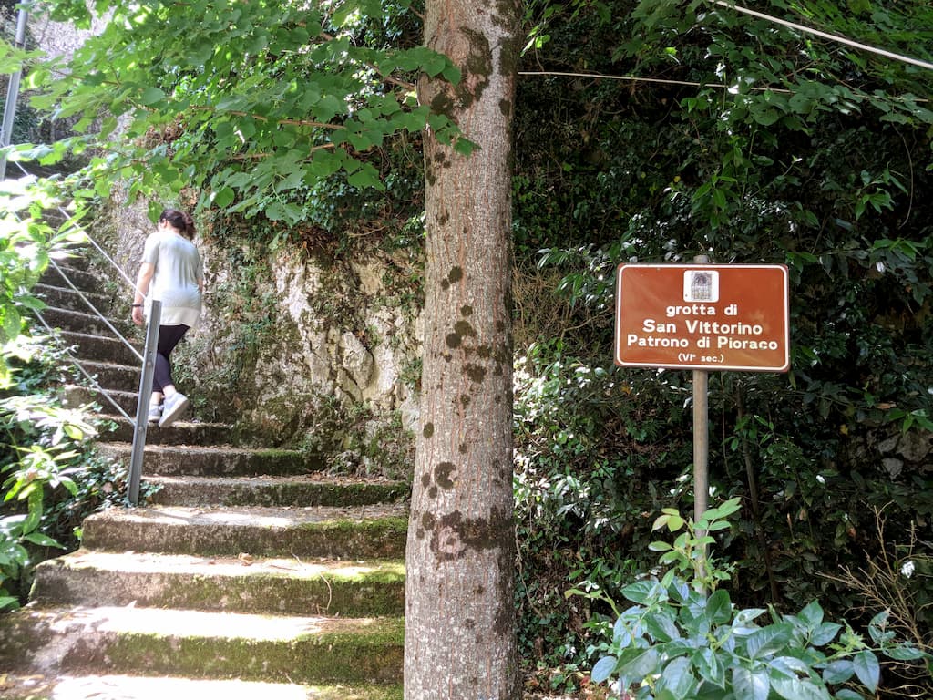 Verso la grotta di San Vittorino, patrono di Pioraco