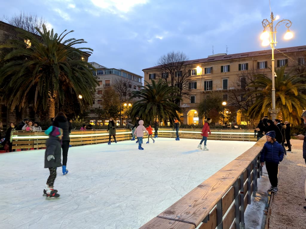 Pista di ghiaccio ai Mercatini di Natale di Ancona