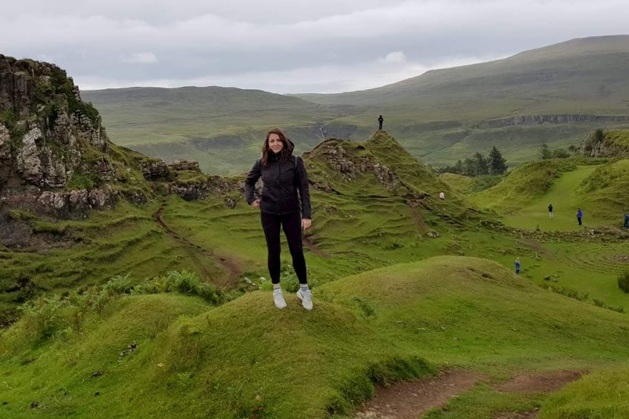 Come vestirsi in Scozia ad agosto (Chiara nella valle di Fairy Glen)