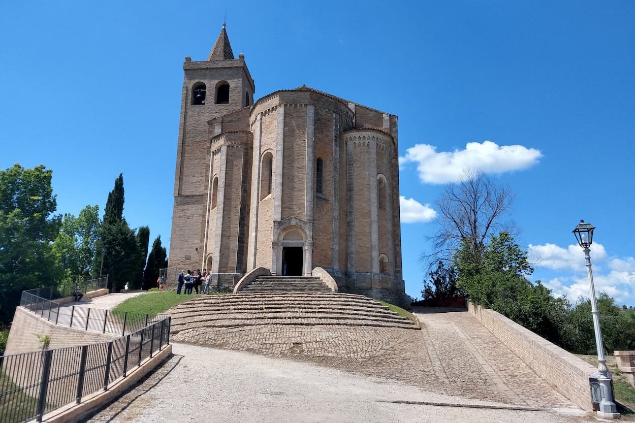 Offida, immagine in evidenza (Santa Maria della Rocca)