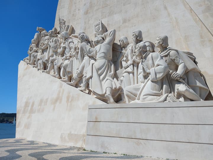 monumento alle scoperte dettaglio