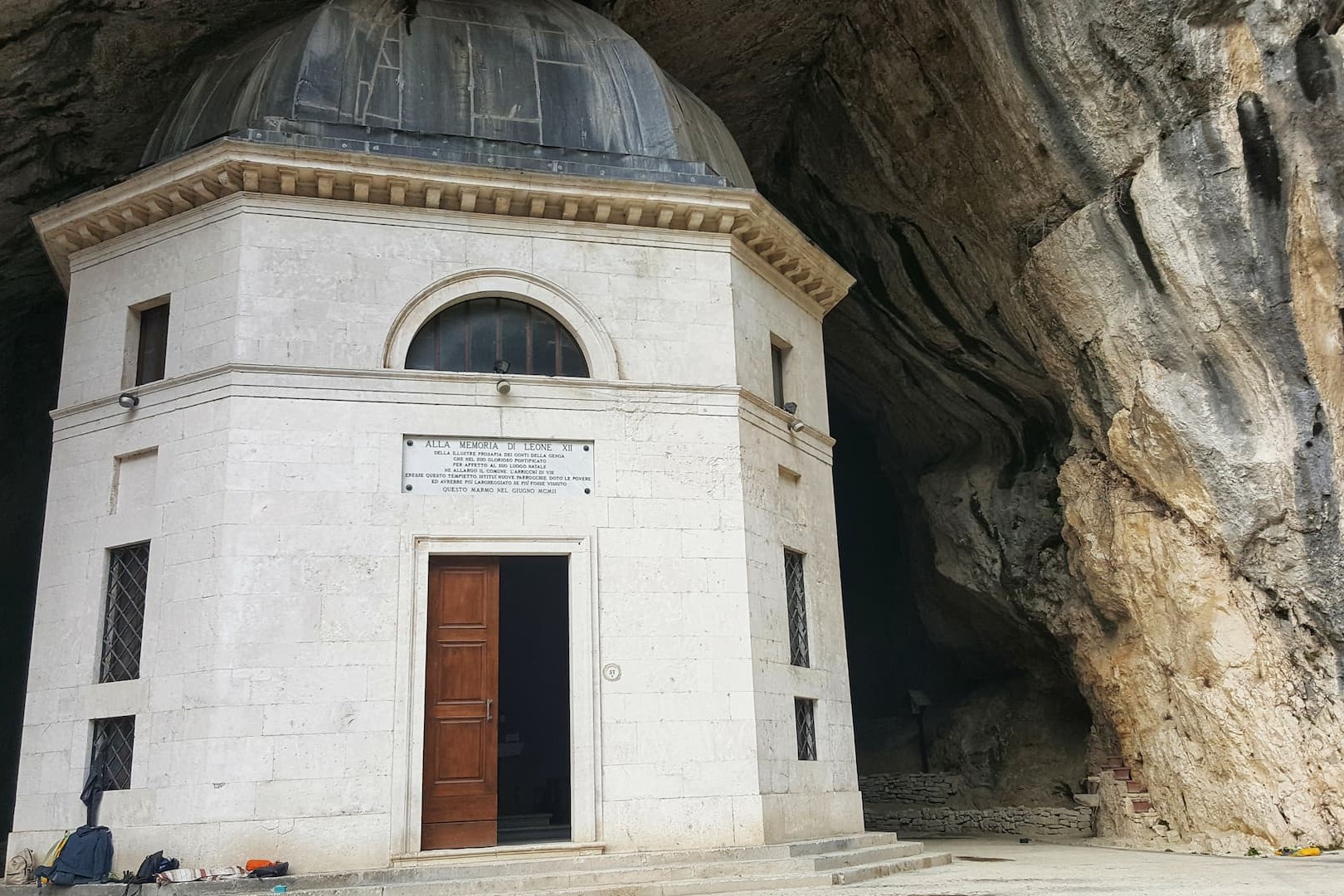 Tempio del Valadier a Genga