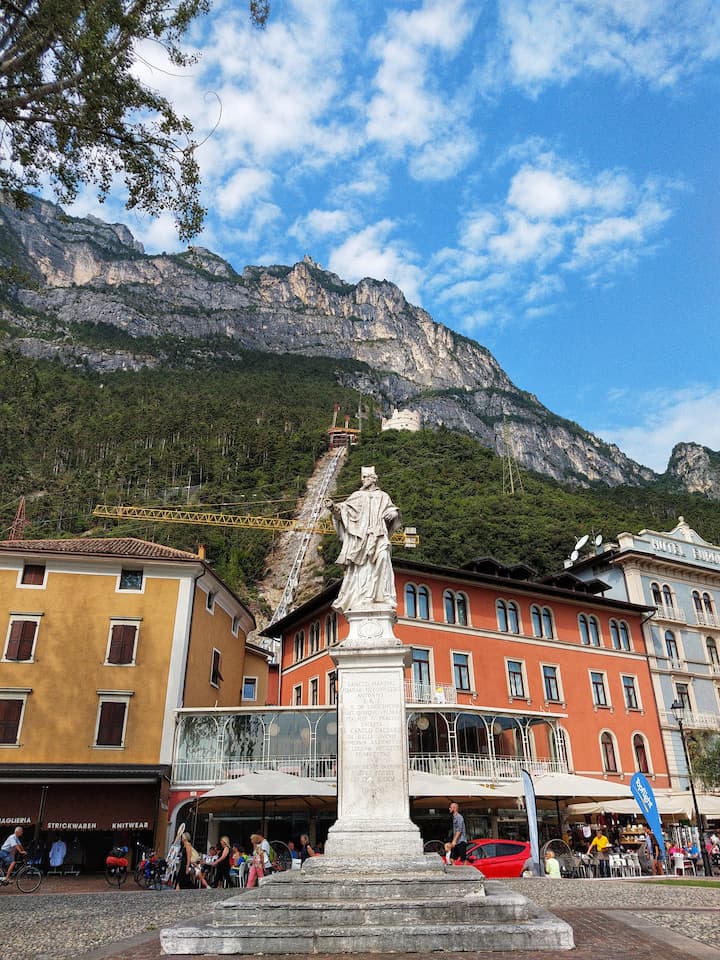 Piazza Catena