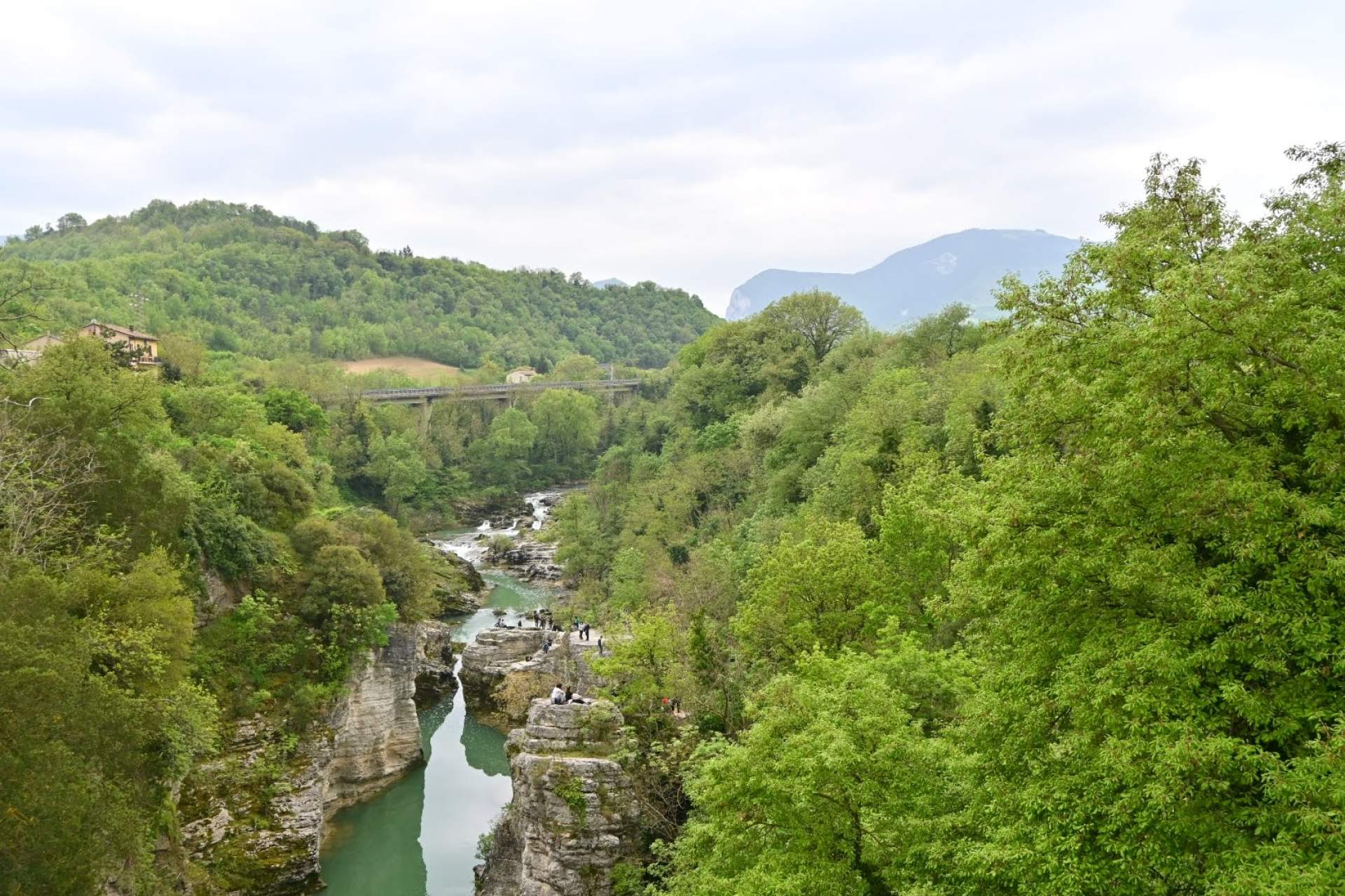 Marmitte dei giganti nelle Marche vicino a Fossombrone