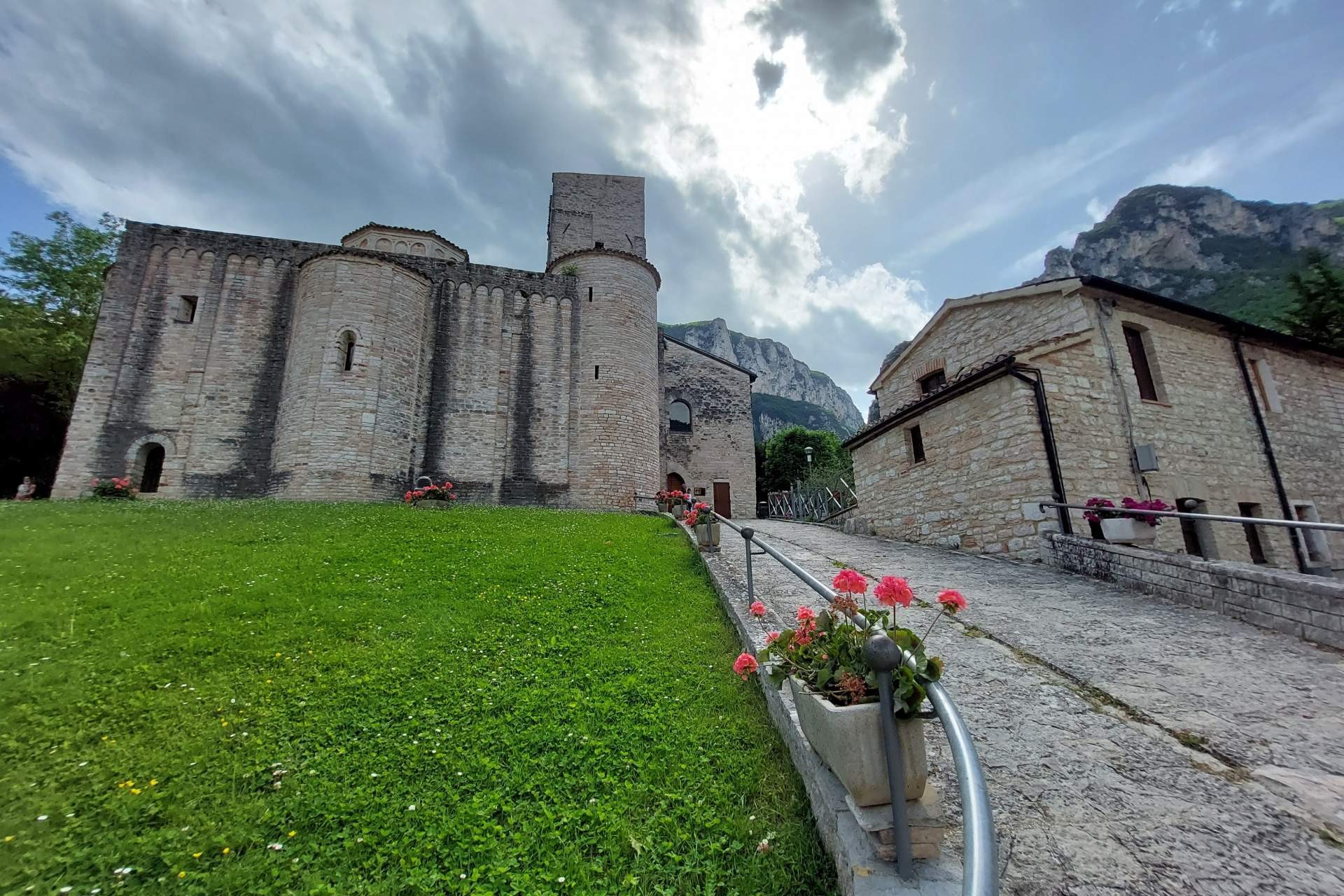 Abbazia di San Vittore alle Chiuse