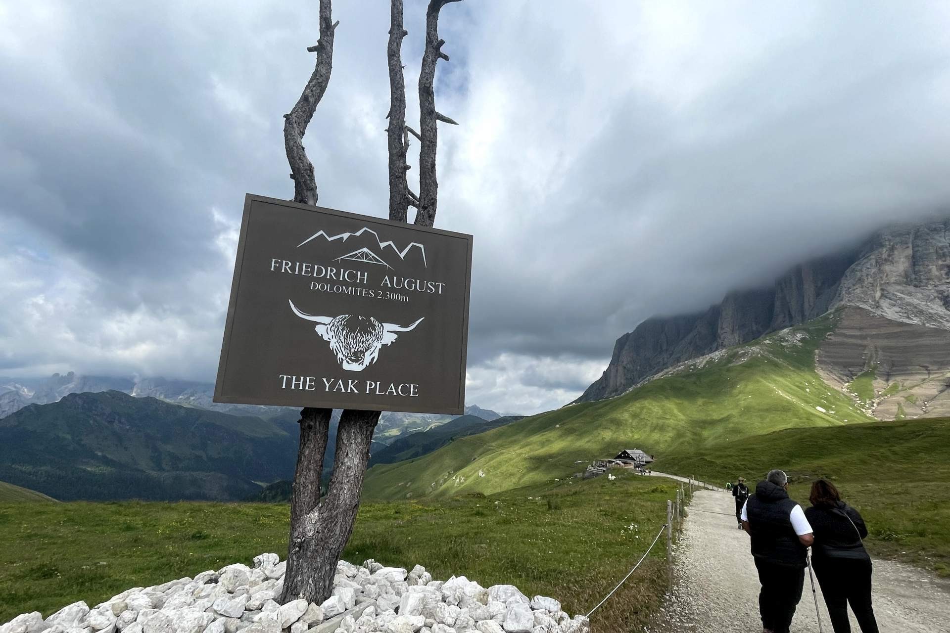Cartello per il Rifugio Friedrich August