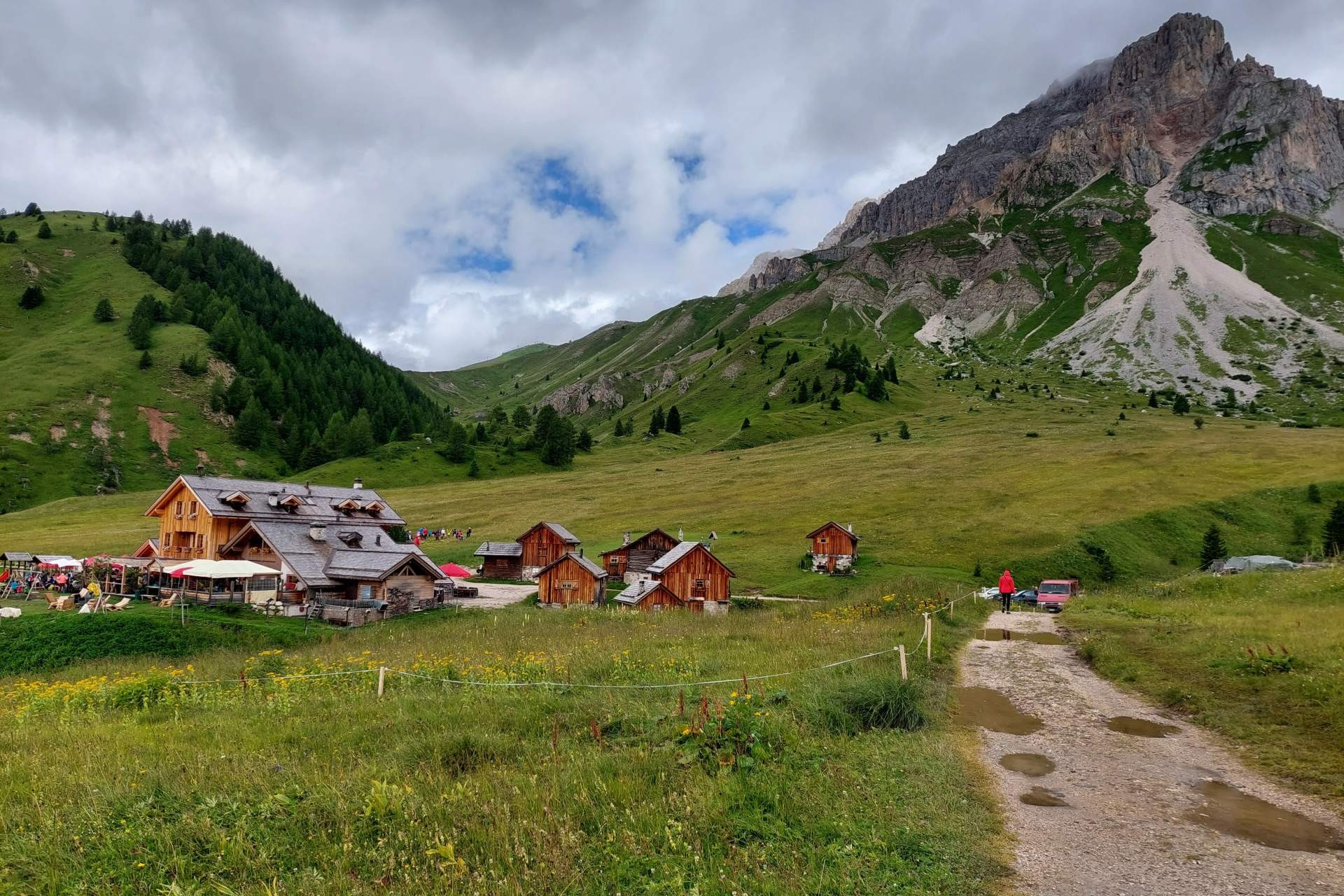 Al Rifugio Fuciade da Passo San Pellegrino