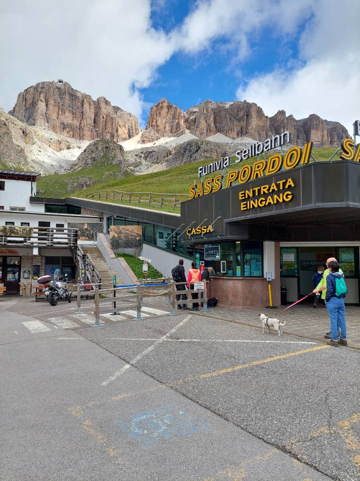 Entrata funivia Sass Pordoi