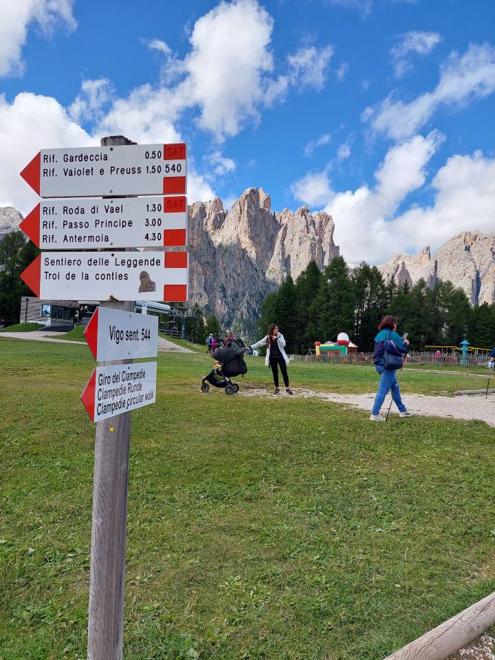 Inizio escursione da Ciampedie a Gardeccia