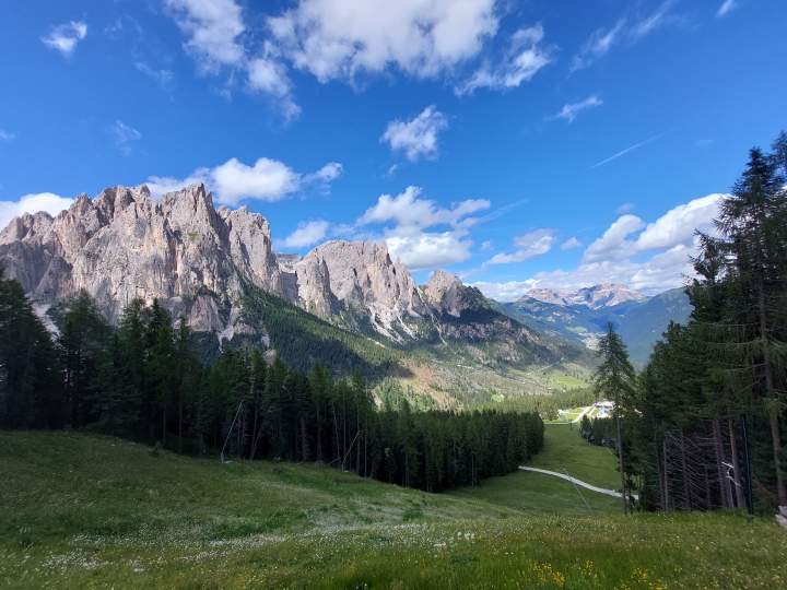 Vista su Catinaccio e Marmolada da Ciampedie