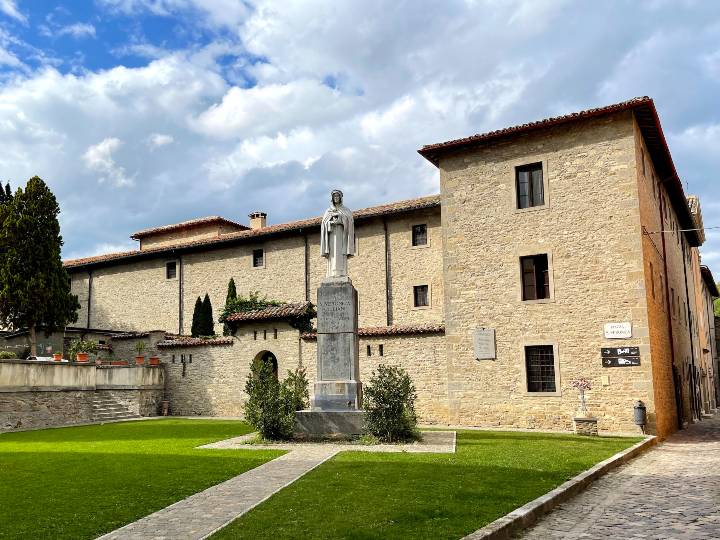 Piazza Santa Veronica a Mercatello sul Metauro