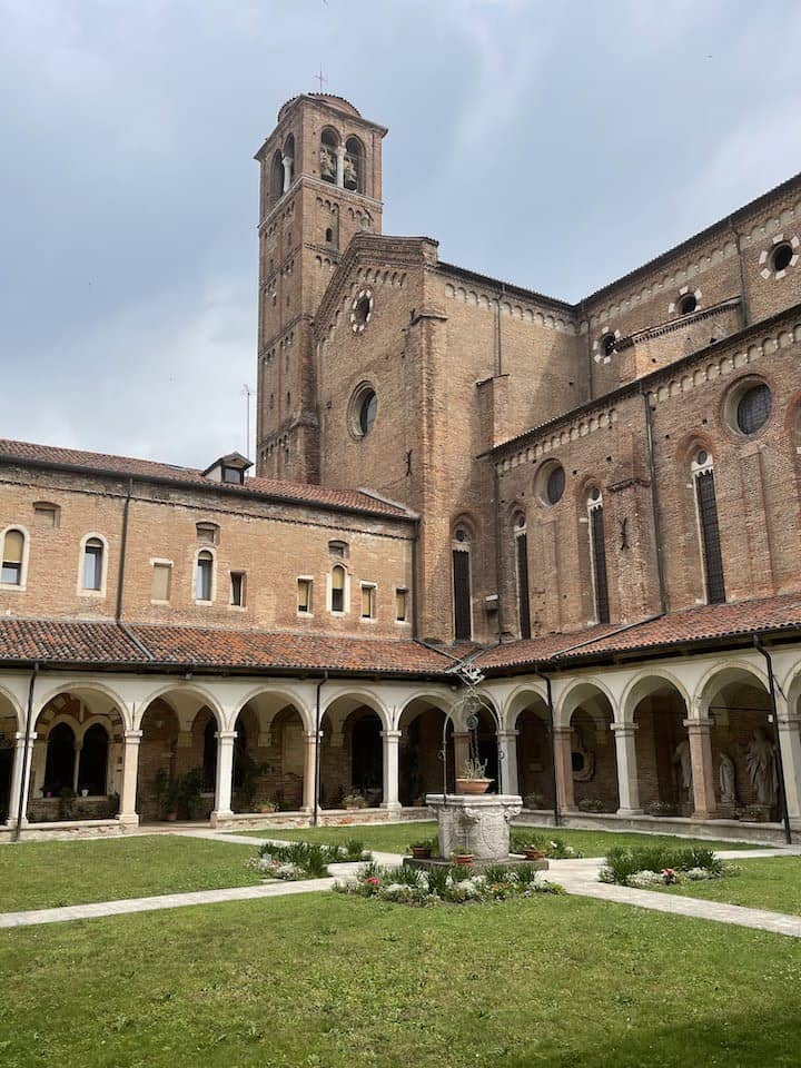 Giardino della chiesa di San Lorenzo