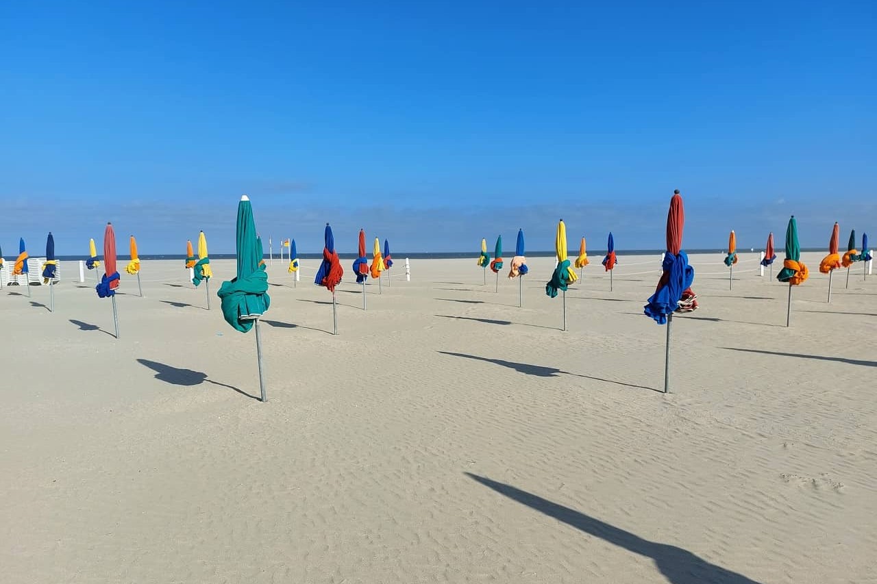 deauville spiaggia ombrelloni
