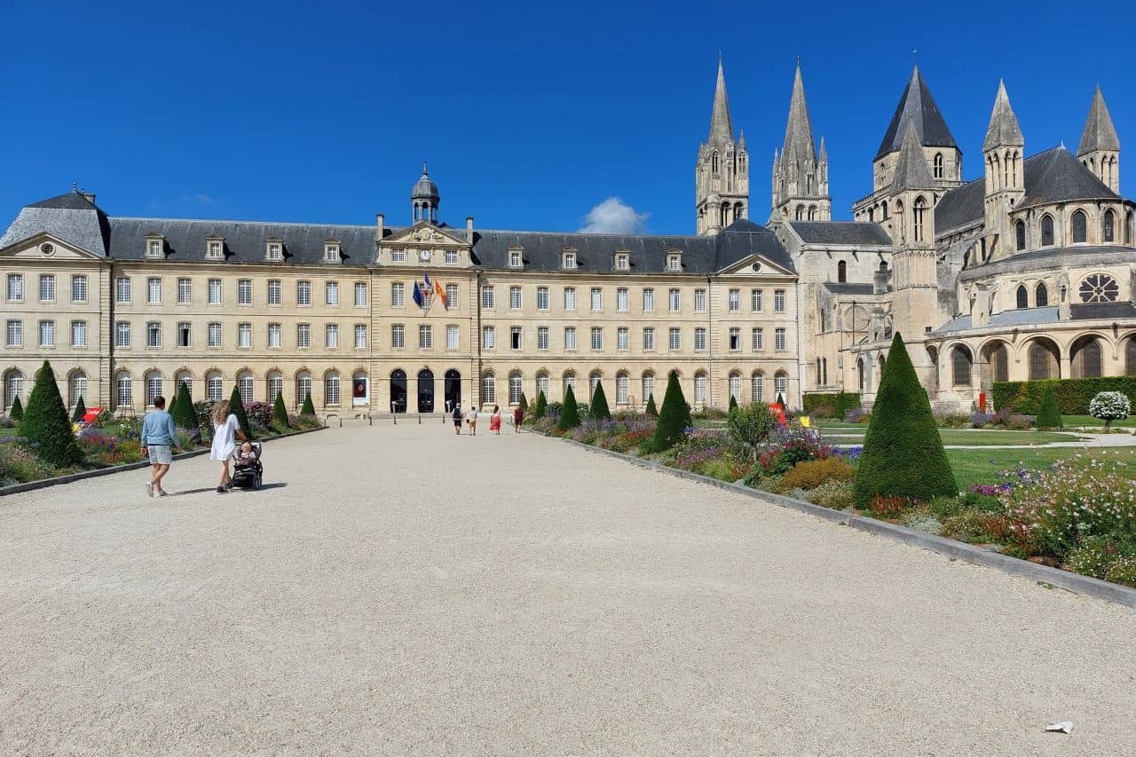 caen viale ingresso abbazia degli uomini