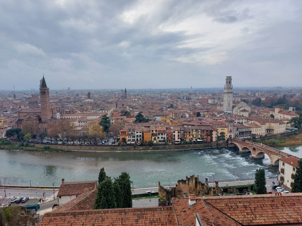 panoramica del centro storico di verona