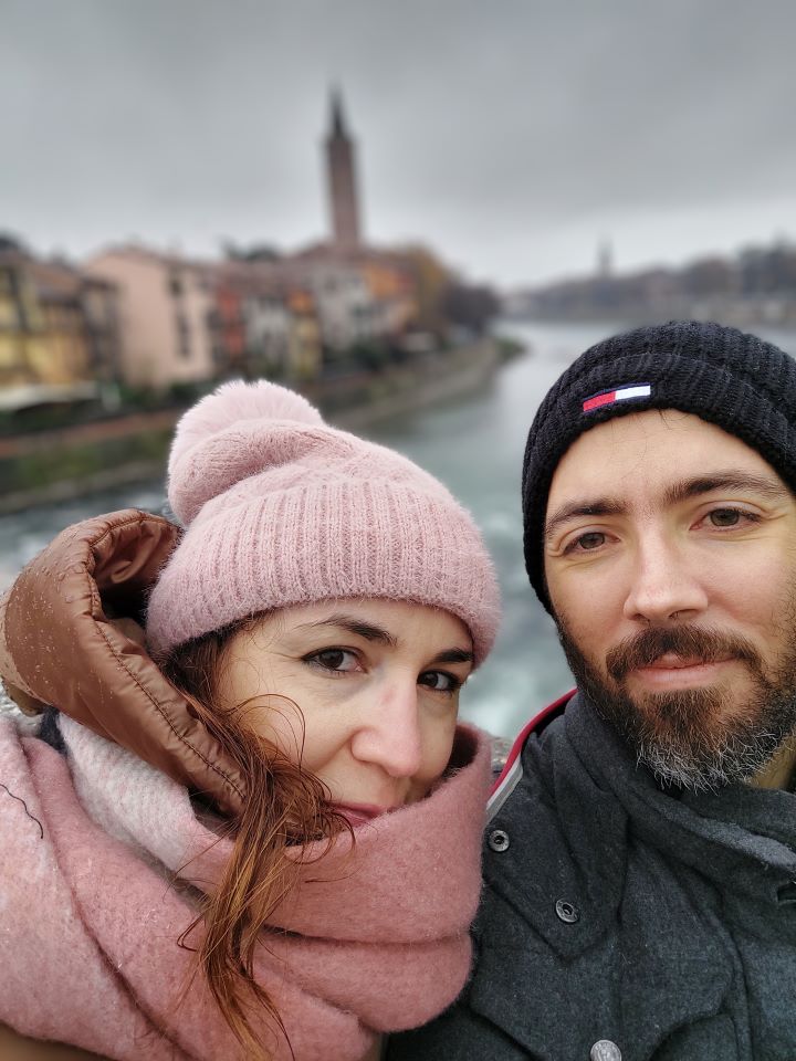 selfie viaggieritratti sul ponte pietra