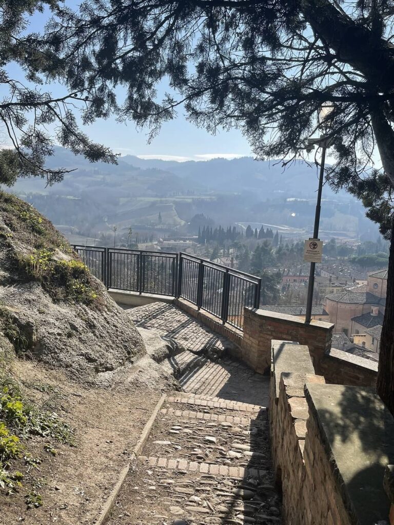 salita verso la torre dell'orologio