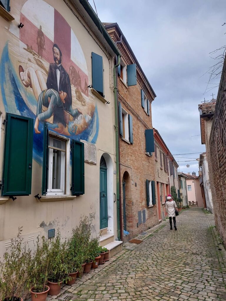 vie del borgo con murales