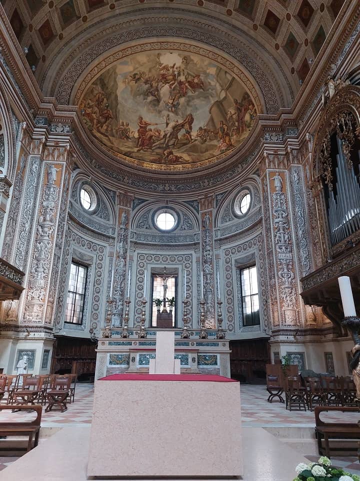 l'altare della basilica di sant'andrea