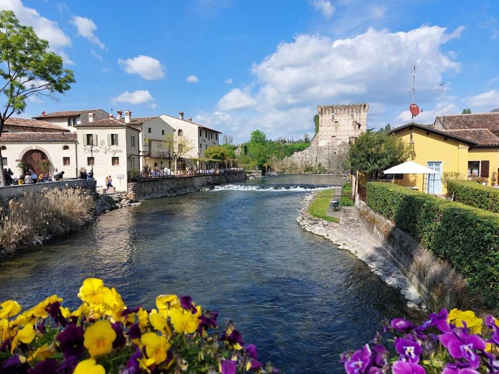 panorama dal ponte di legno di borghetto sul mincio