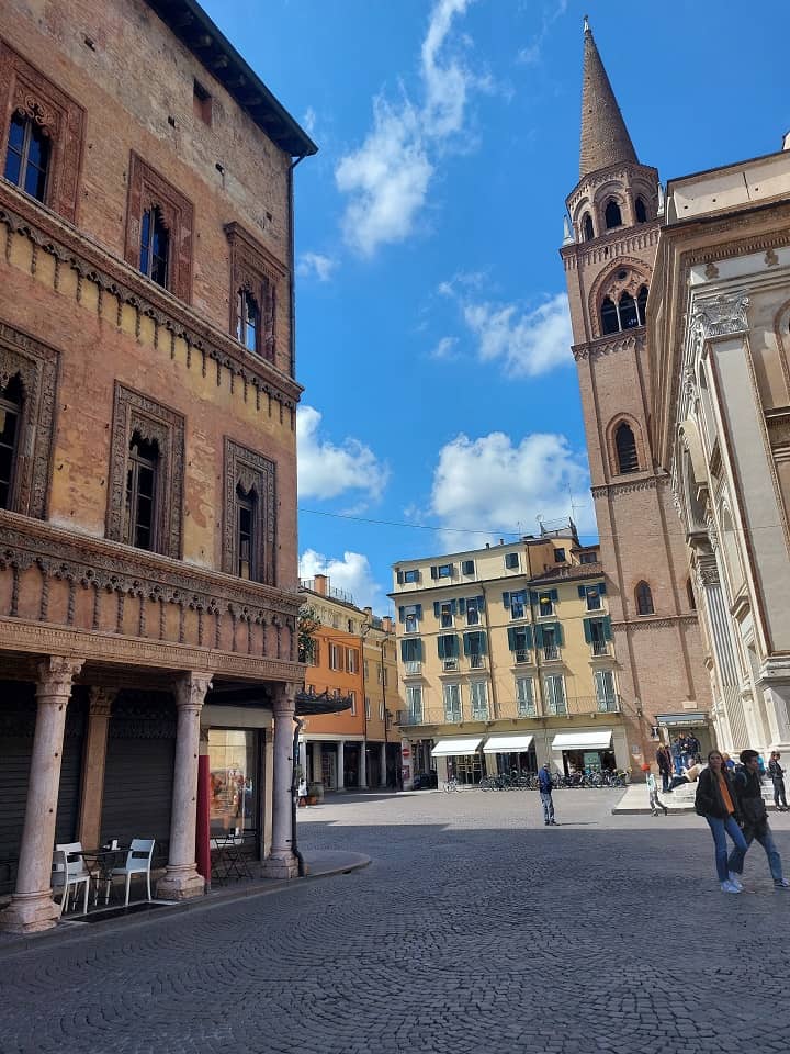 la casa del mercante e la basilica di sant'andrea