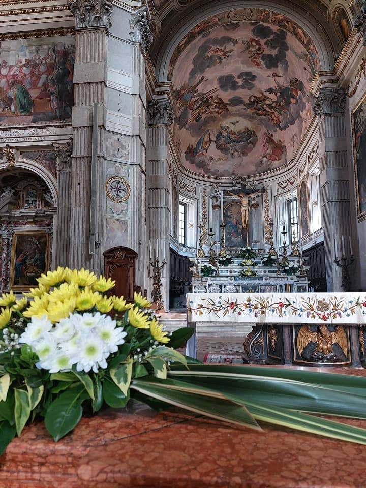 altare della cattedrale di san pietro apostolo