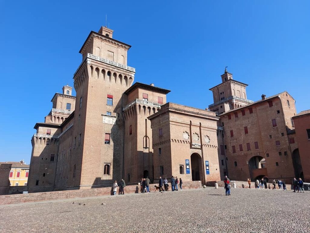 piazza castello di ferrara