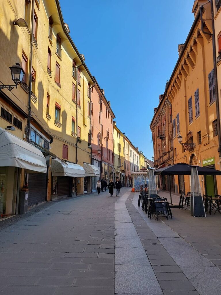 via mazzini a ferrara