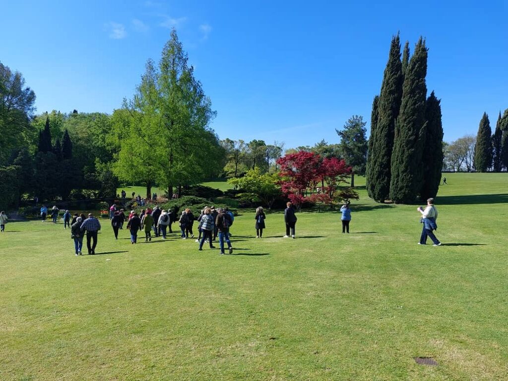 gruppo in visita al parco sigurta