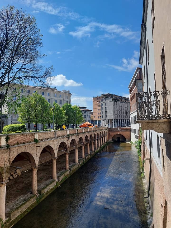 vista sul fiume dalla loggia delle peschiere