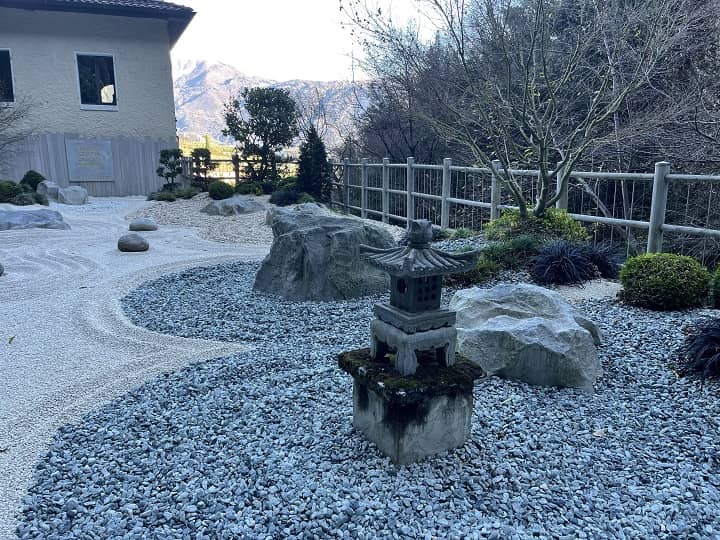 giardino zen parco grotta cascata varone