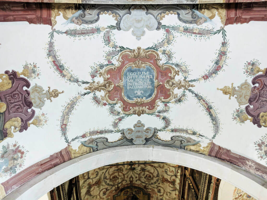 particolare chiesa santa maria obidos