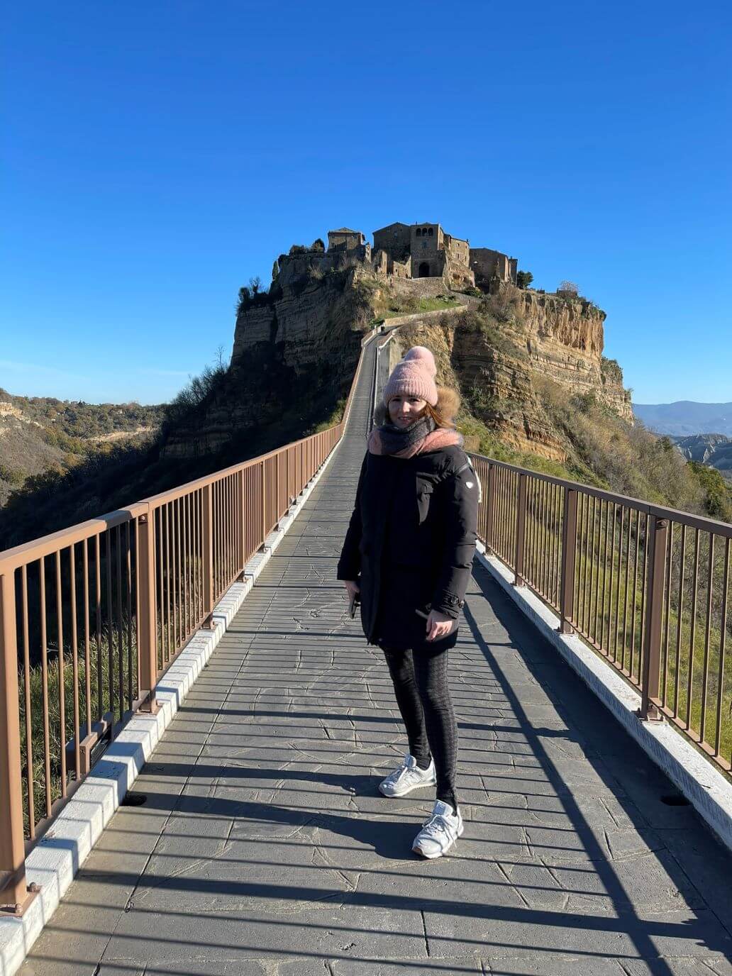 viaggieritratti sul ponte di civita di bagnoregio