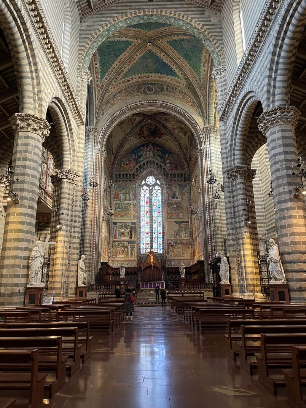 navata centrale del duomo di orvieto