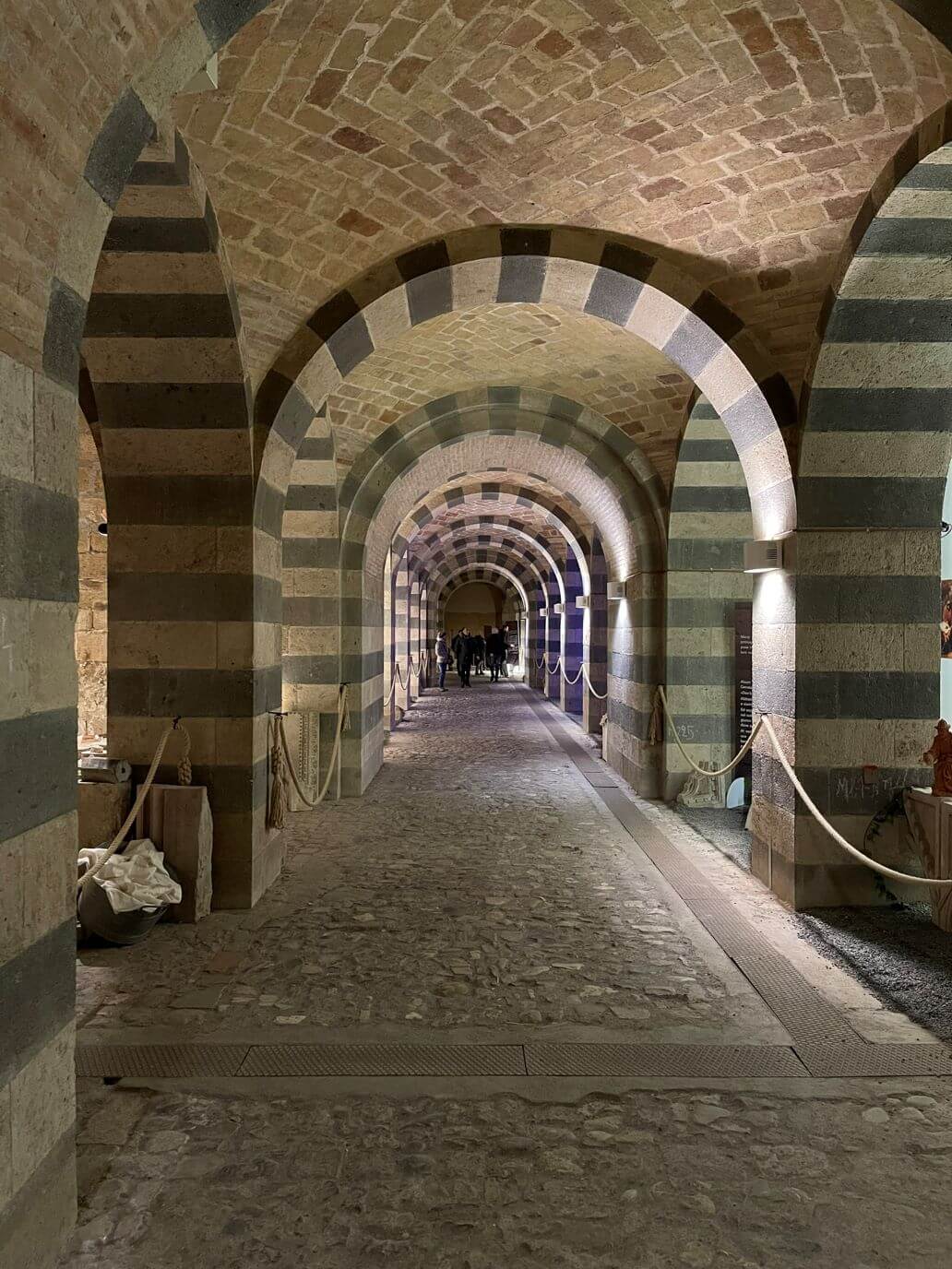 corridoio nei sotterranei del duomo di orvieto
