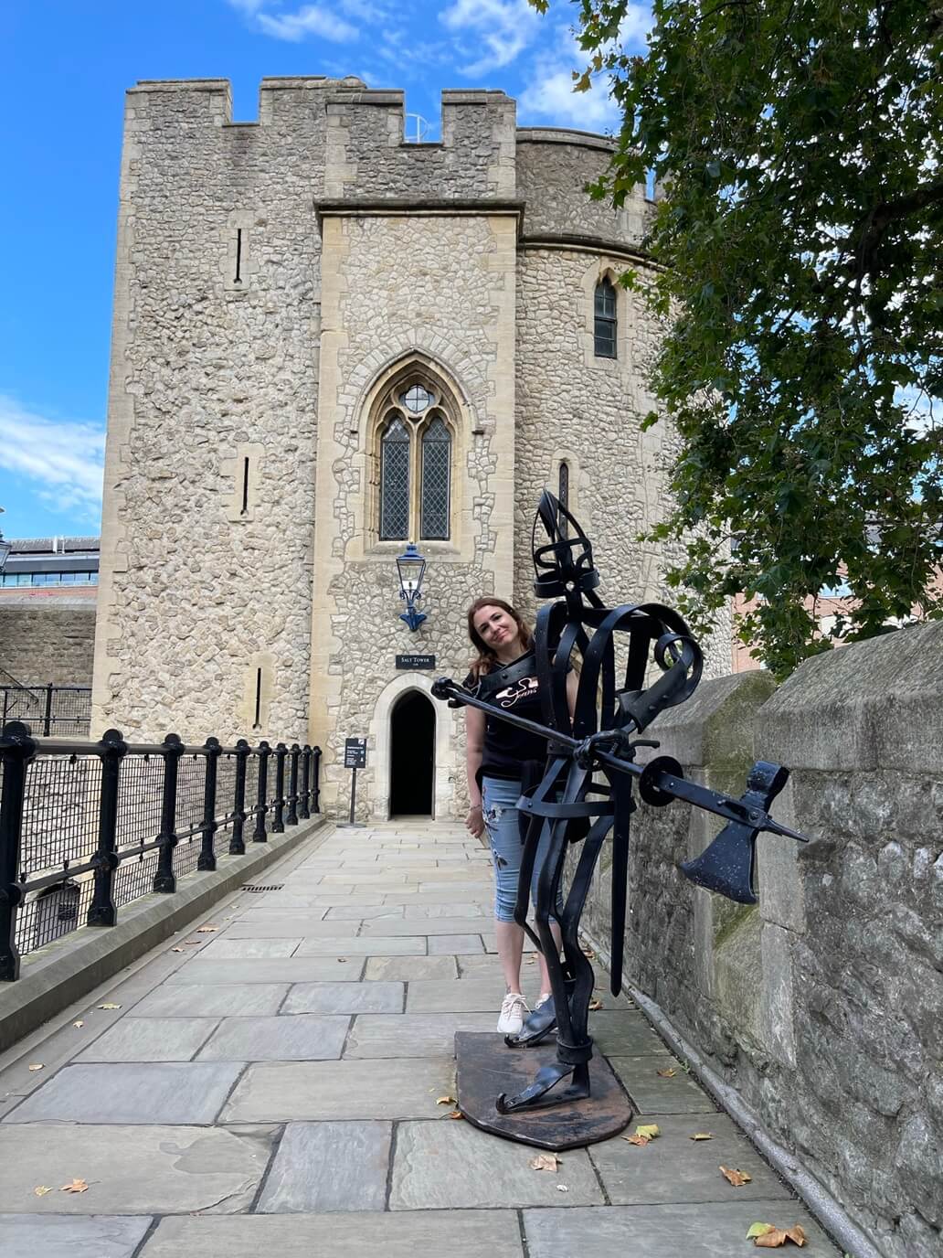 chiara di viaggi e ritratti in visita all'interno della torre di londra