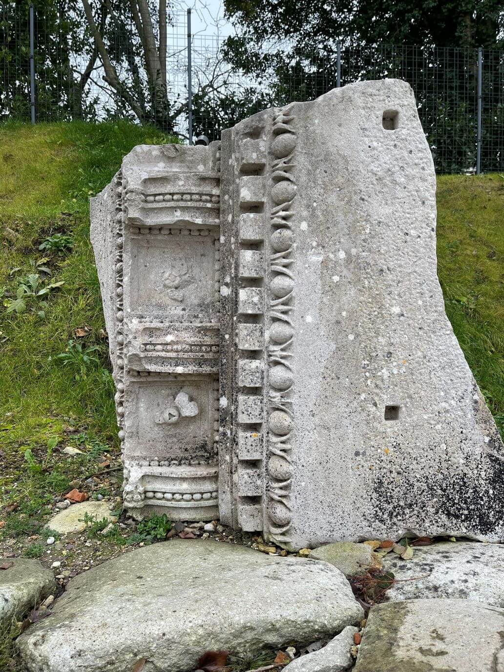 un'iscrizione del decumano di aratria galla