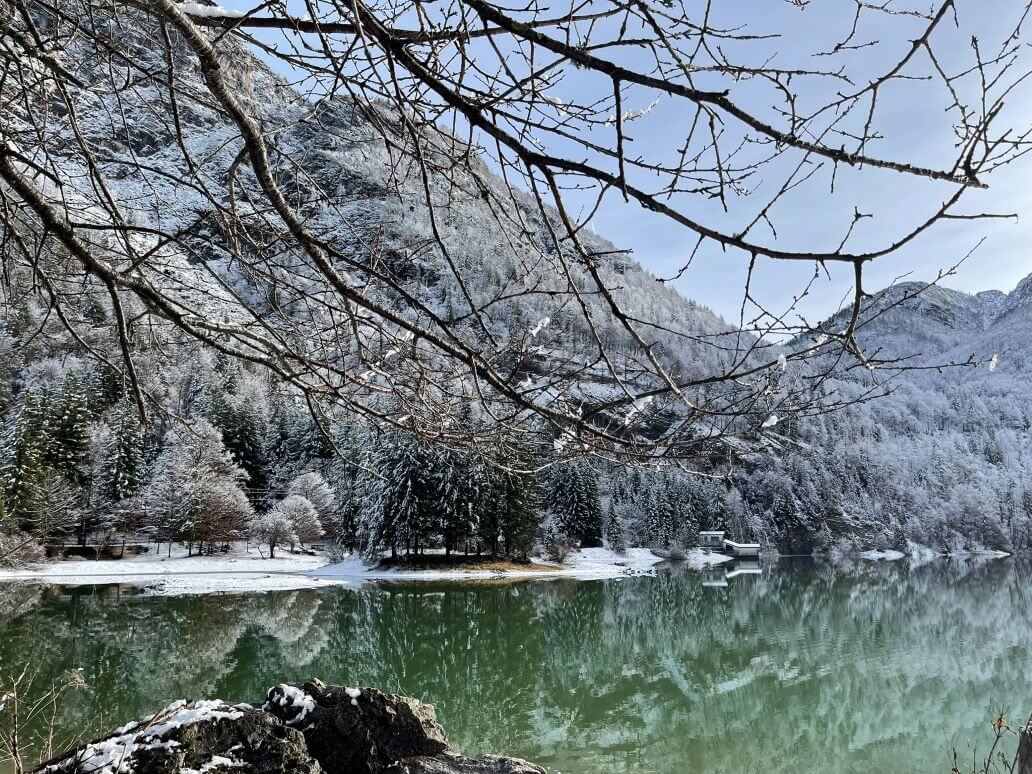 acqua verde del lago del predil
