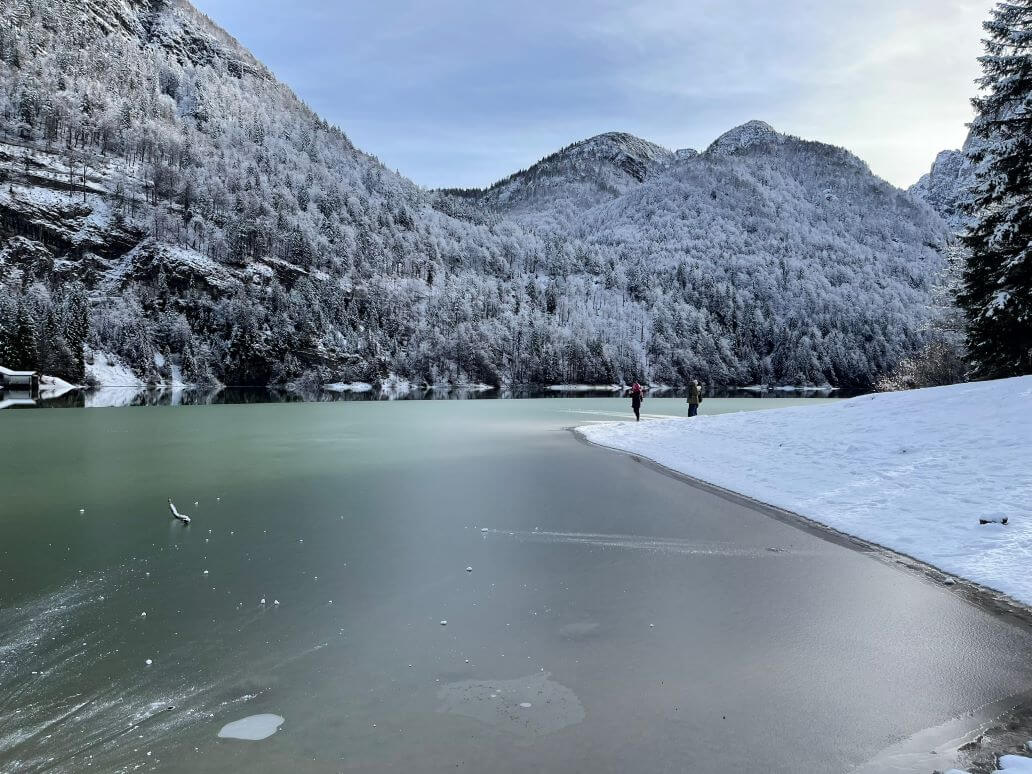 il lago del predil in inverno