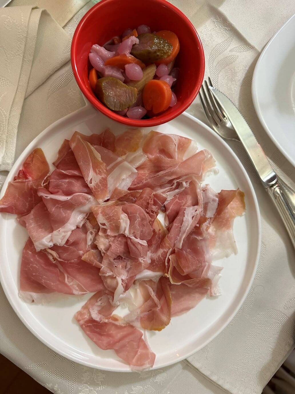 il prosciutto san daniele servito alla taverna longobarda