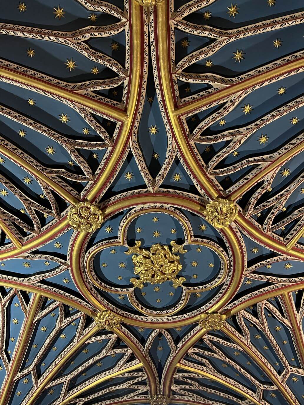 un particolare del soffitto dell'abbazia di westminster
