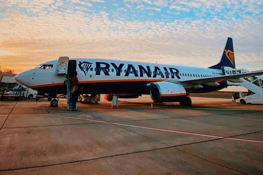 aeroporto di stansted a londra, aereo ryanair