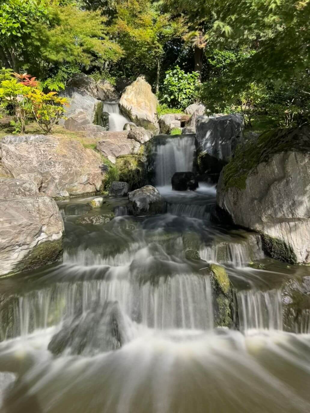 cascata a holland park