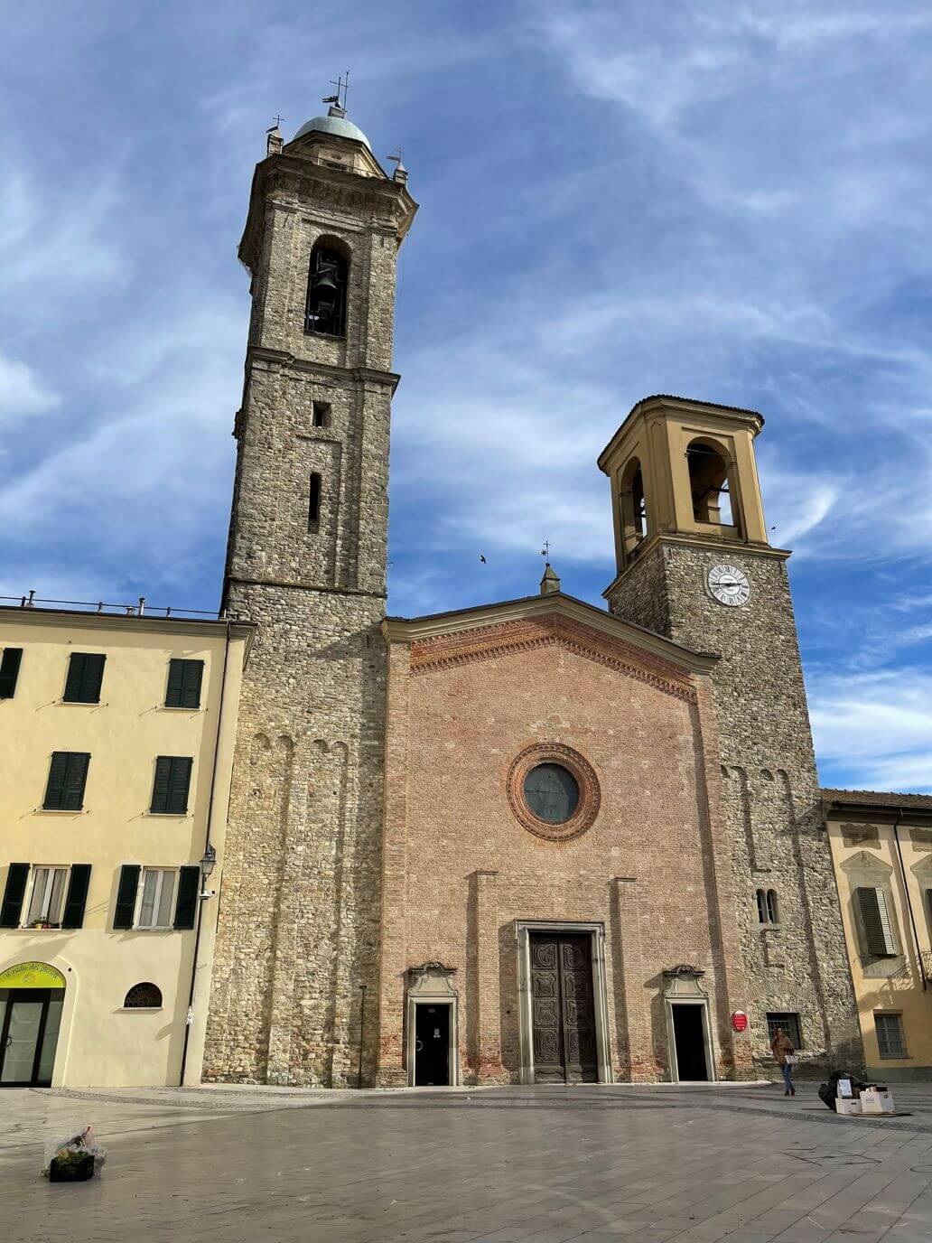 la facciata del duomo di bobbio