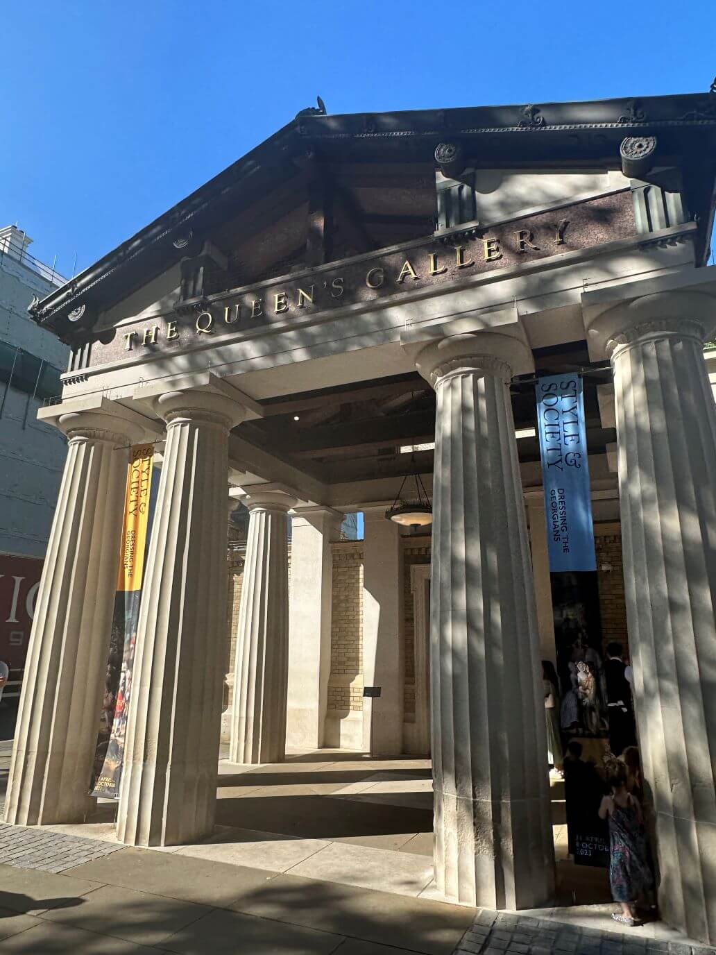 l'ingresso a the queen's gallery a londra