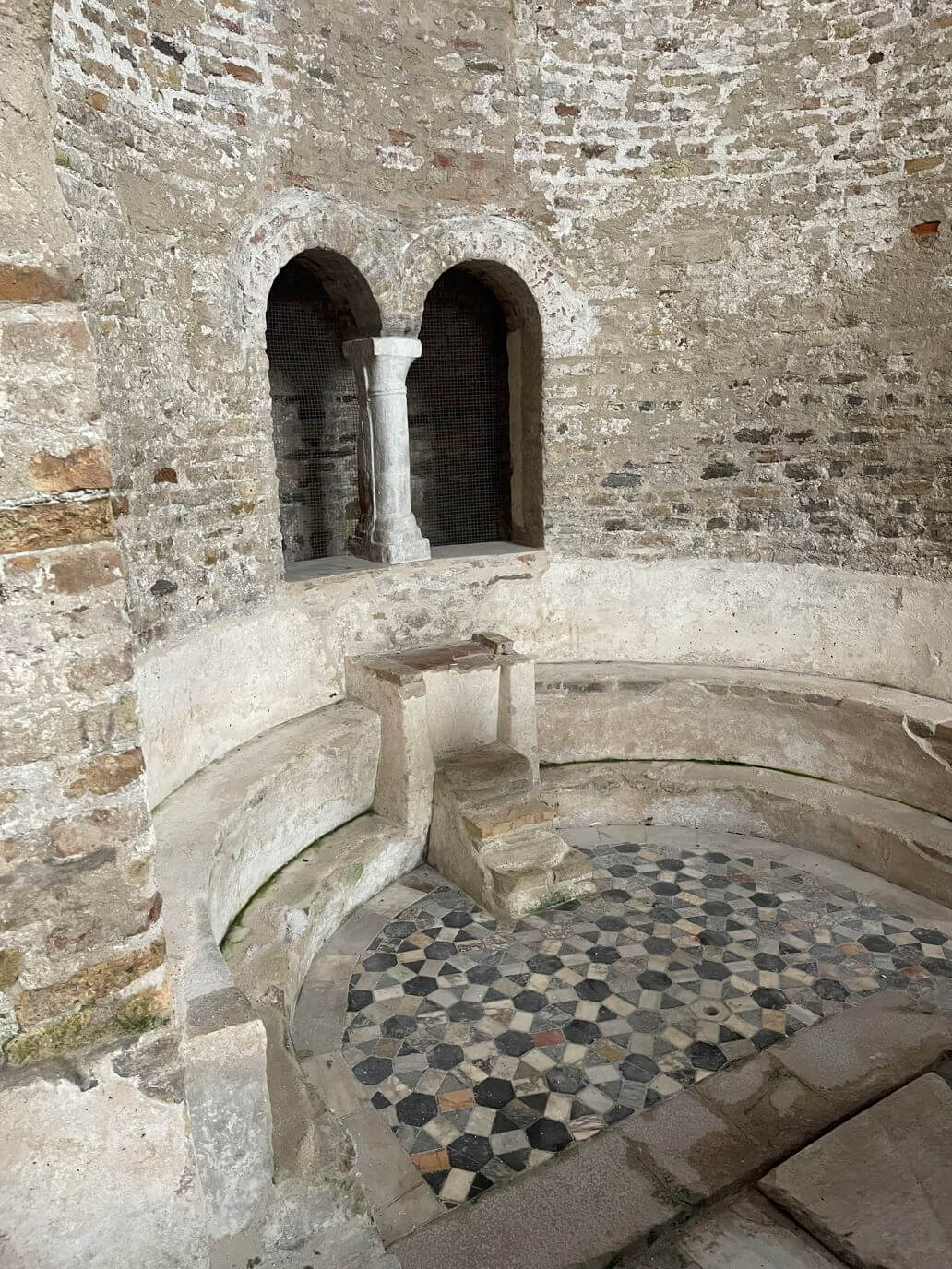 interno della basilica di santa maria delle grazie