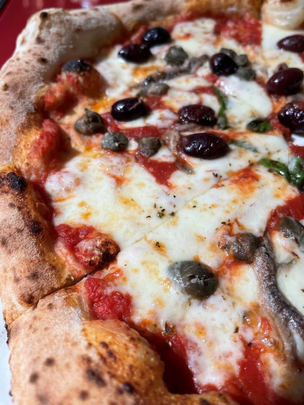 una pizza napoletana al mercato mayfair