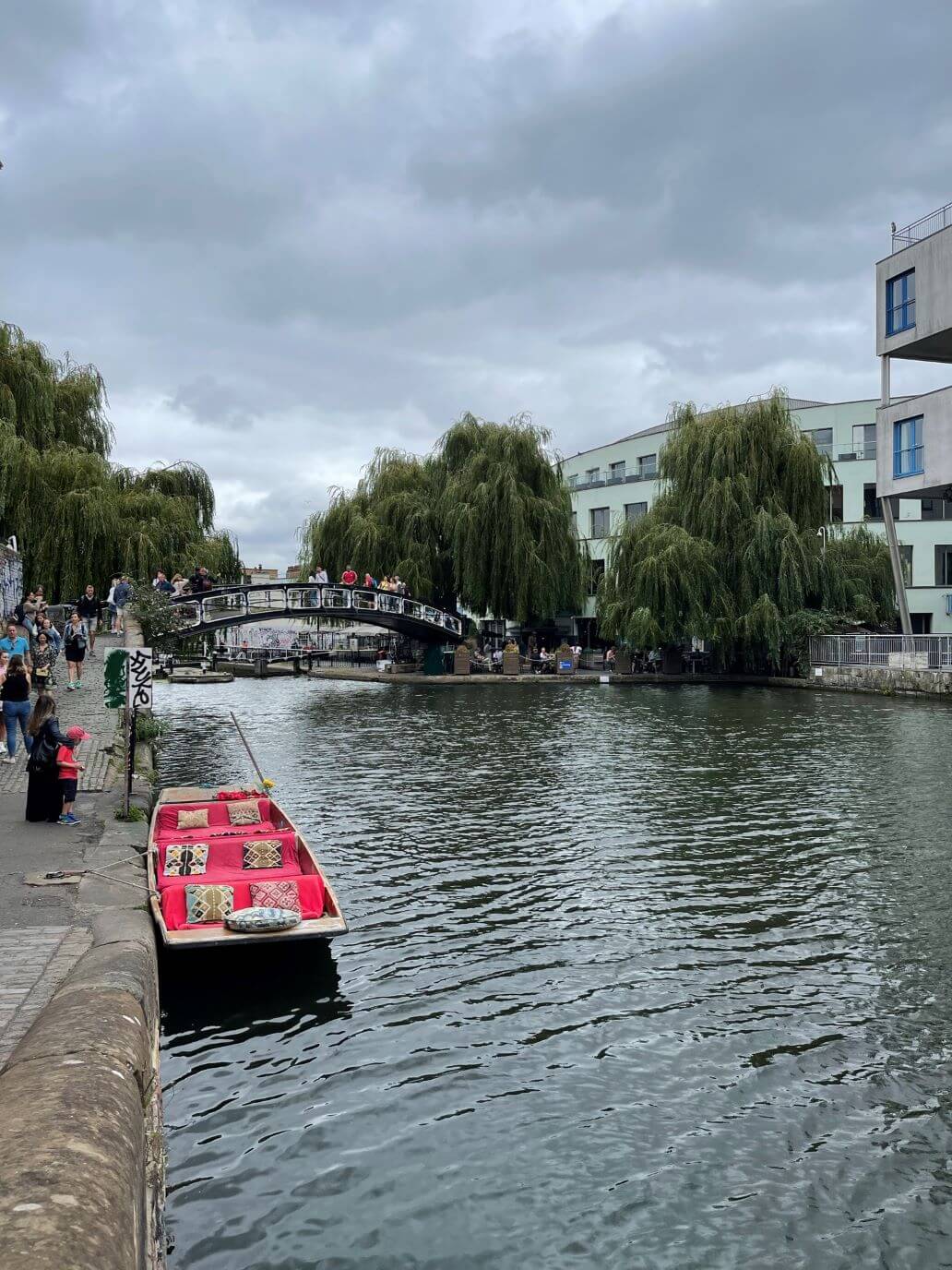 ponte lungo la passeggiata di regents canal