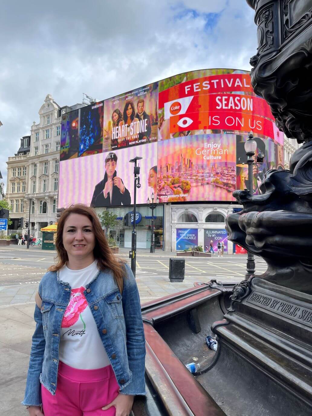 chiara di viaggi e ritratti a piccadilly circus